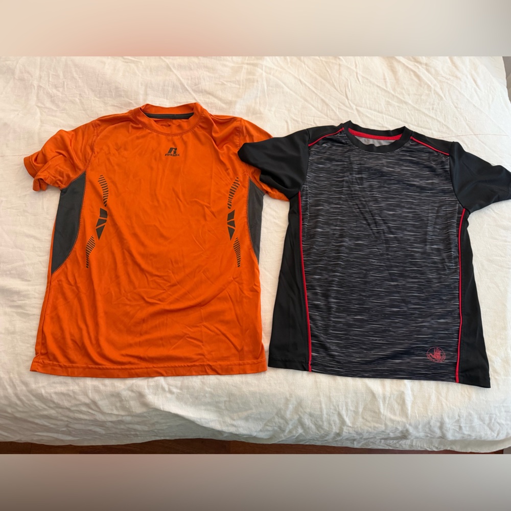 (2) boys size 10/12 dri-fit short sleeve shirt bundle
Great condition!